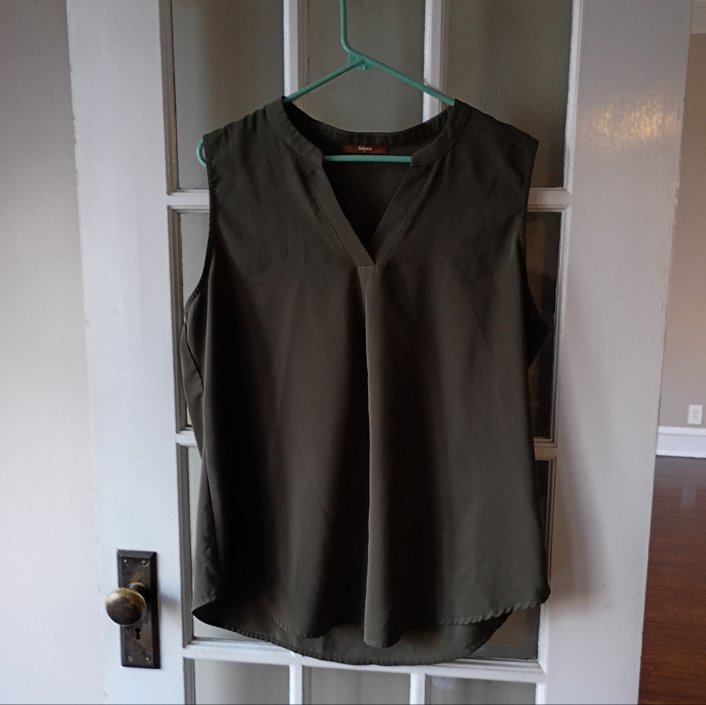 Gaharu Sleeveless Blouse Women’s XL Olive Green V-Neck Pleated Modern Chic